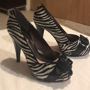 PARIS HILTON ZEBRA PUMP